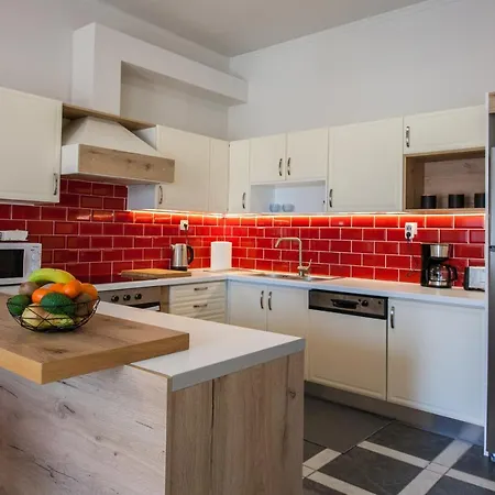 Nima's Beach Апартаменты *