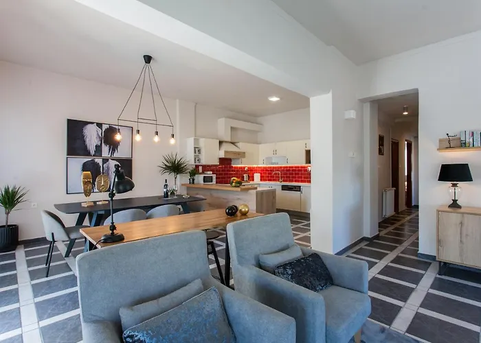 Nima's Beach Apartment